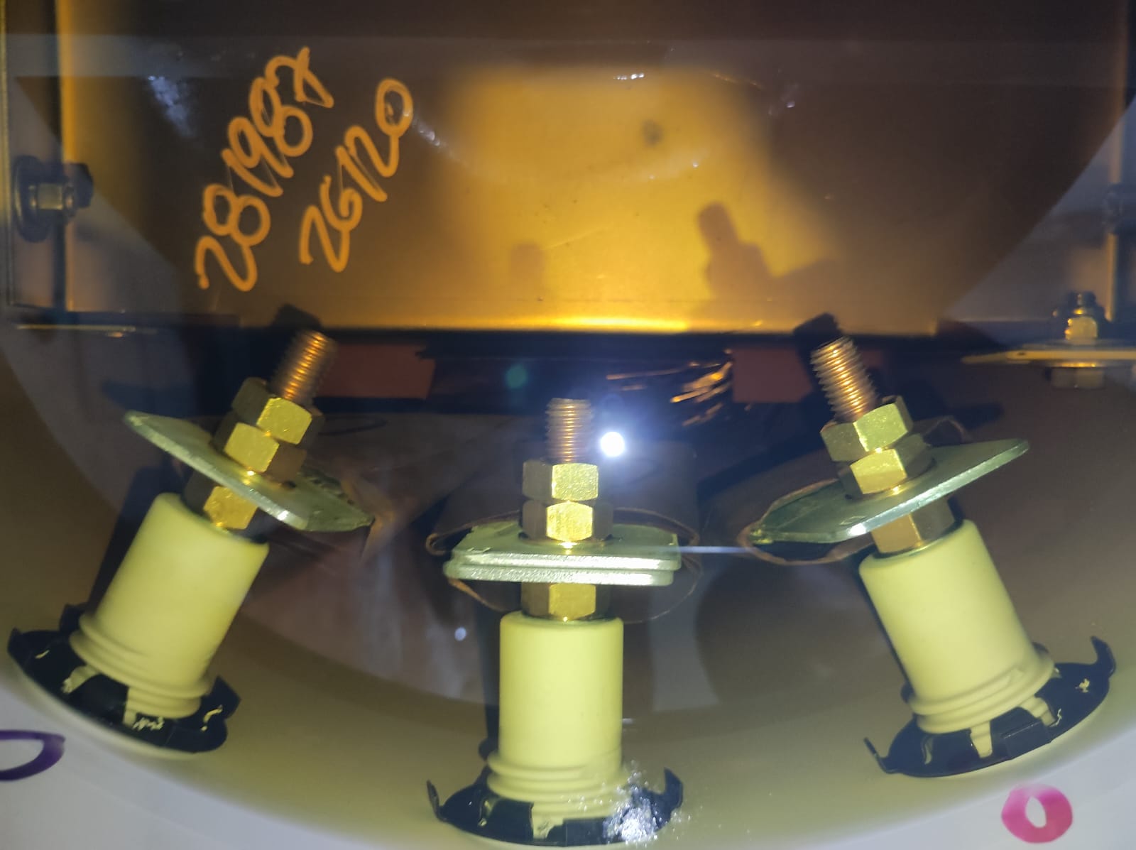 Prueba de resistencia de aislamiento en transformador - Laboratorio EBM