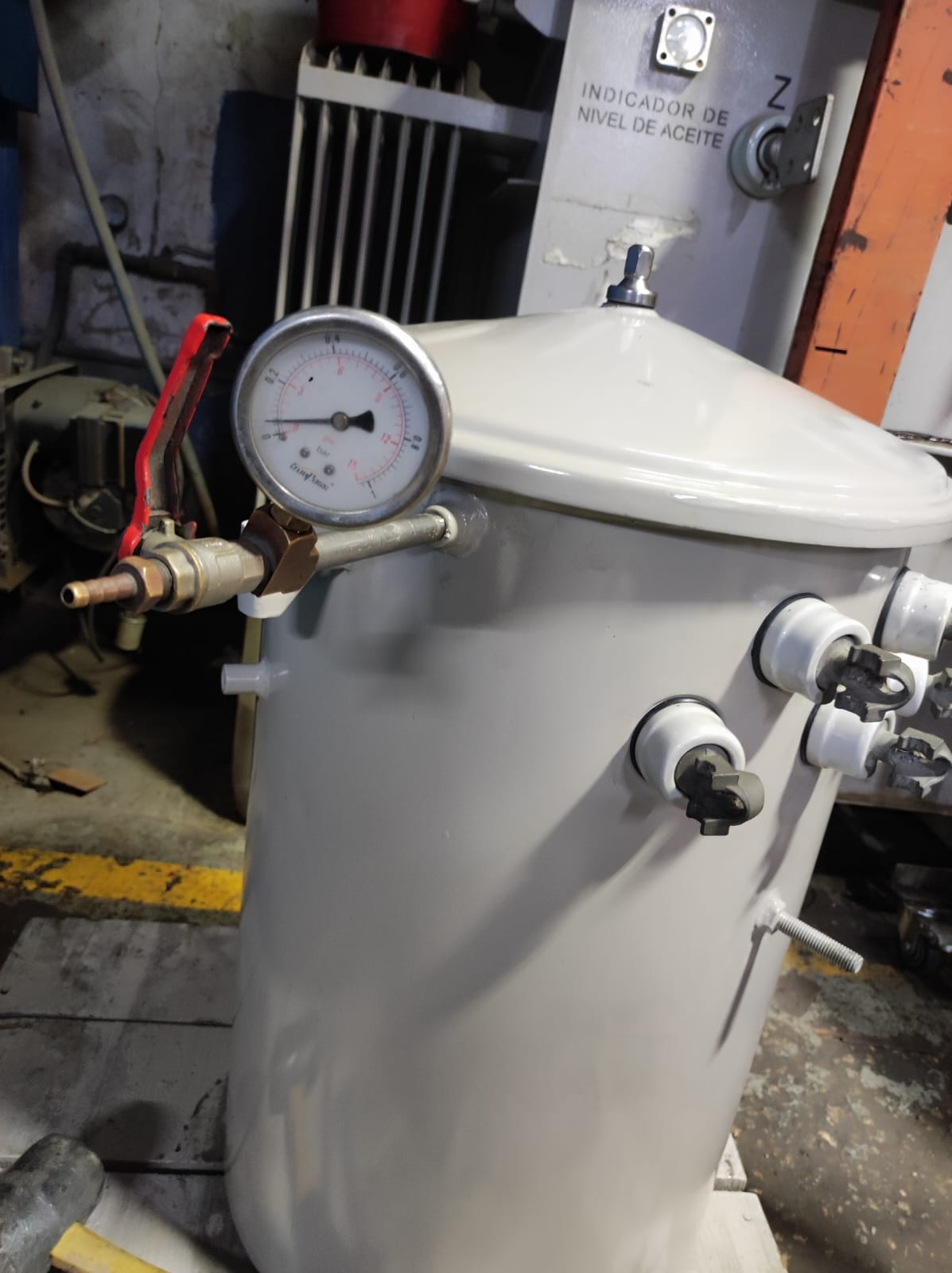 Manómetro instalado para prueba de hermeticidad
