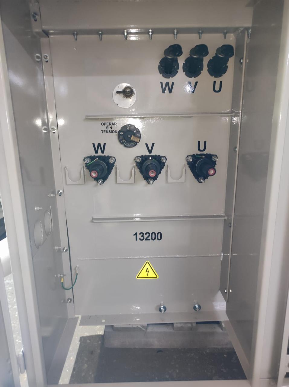 Subestación eléctrica con transformadores