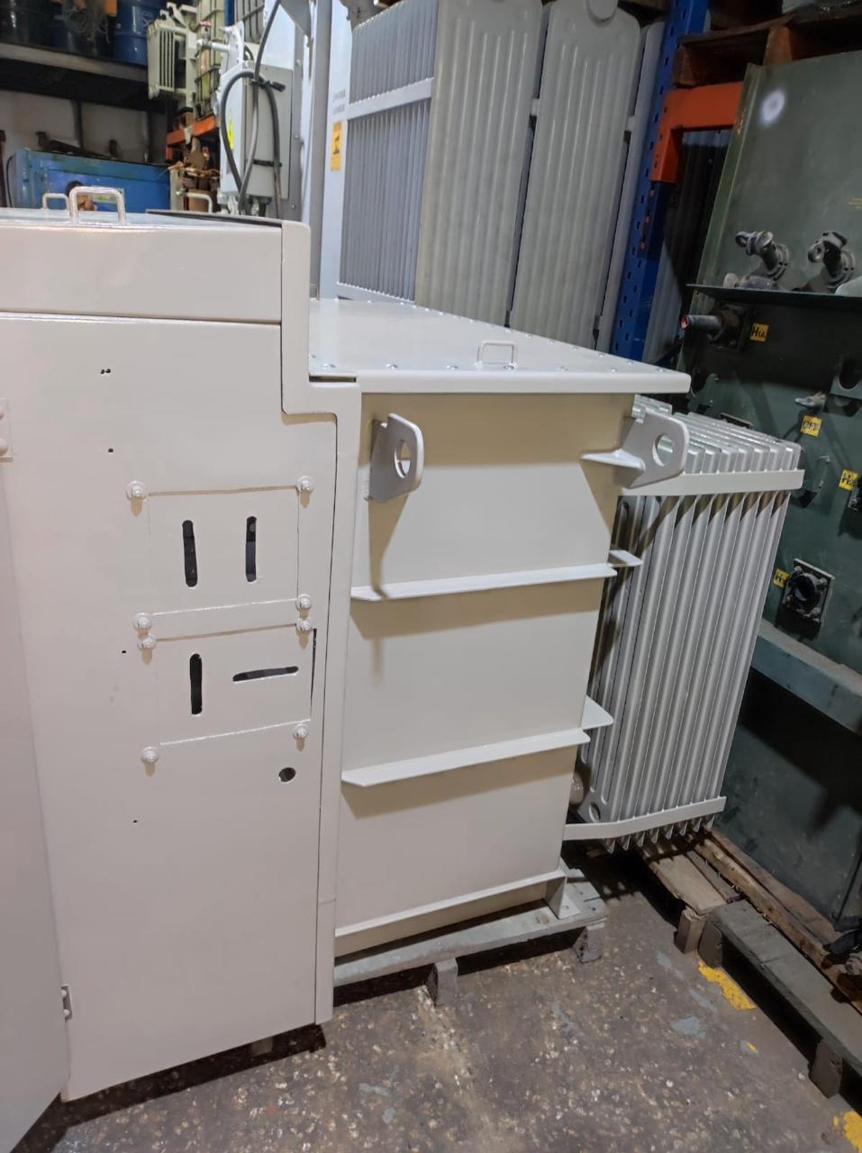 Transformador de distribución montado en poste